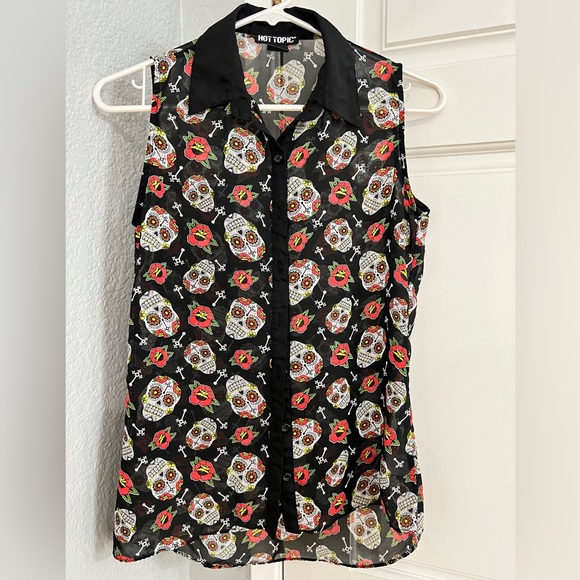 Hot Topic Black sheet Skull and Rose Sleeveless Blouse - Picture 1 of 3